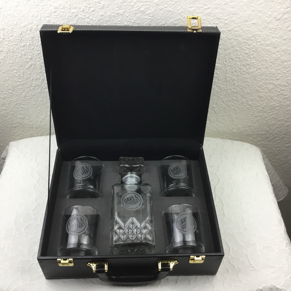 Dave &Busters High End Decanter Whiskey Set 5 Pieces Set Leather Brief Case.